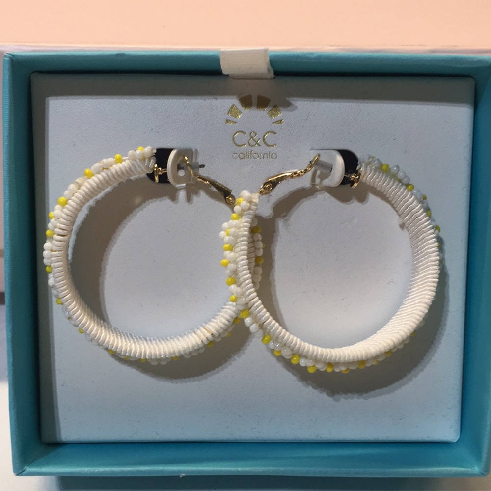 NIB! C&C California Daisy Hoop Earrings